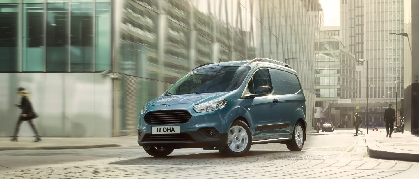 Ford Transit Courier entry Milano slide