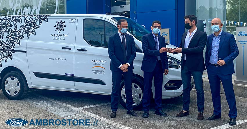 Consegna Primo Custom Elettrico Hybrid Milano Furgonato Allestimento Frigo Ambrostore News